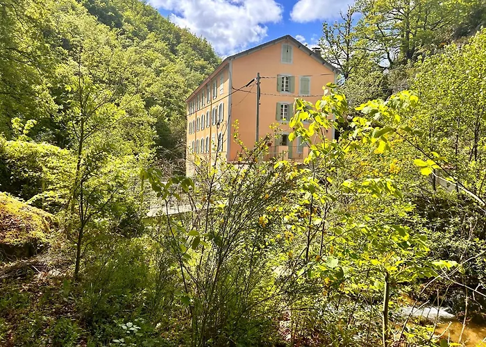 Notre-Dame d'Escouloubre Sources d'eaux chaudes privées et sauna